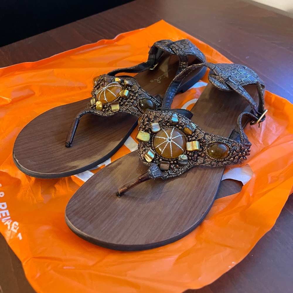 Qupid Thong Sandals Beach Detail US6
